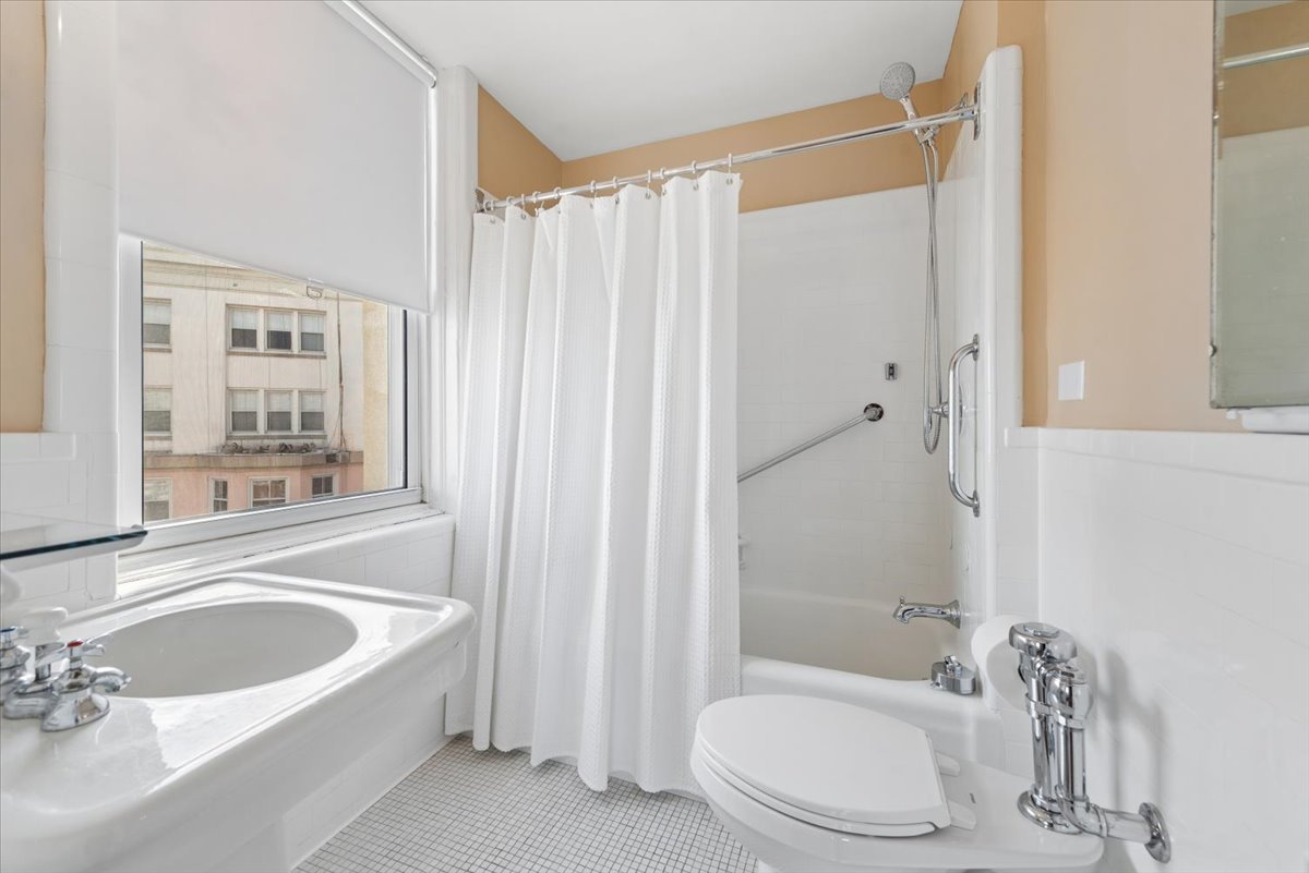5555 North Sheridan Road, Unit 1811 Chicago, IL 60640 - Photo 13 of 25