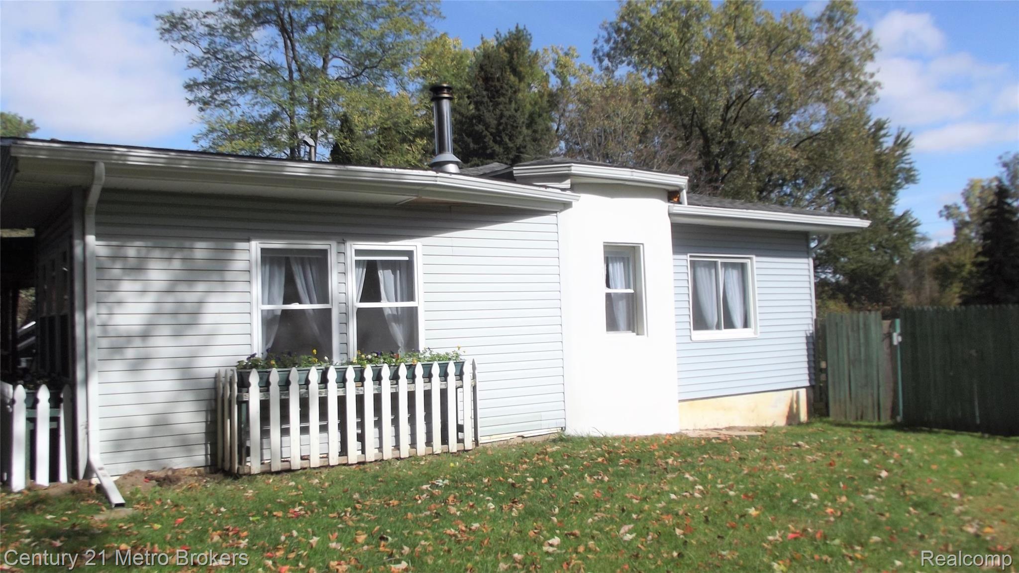 5085 North Bray Road Flint, MI 48505 - Photo 24 of 29 DSCF0856.JPG