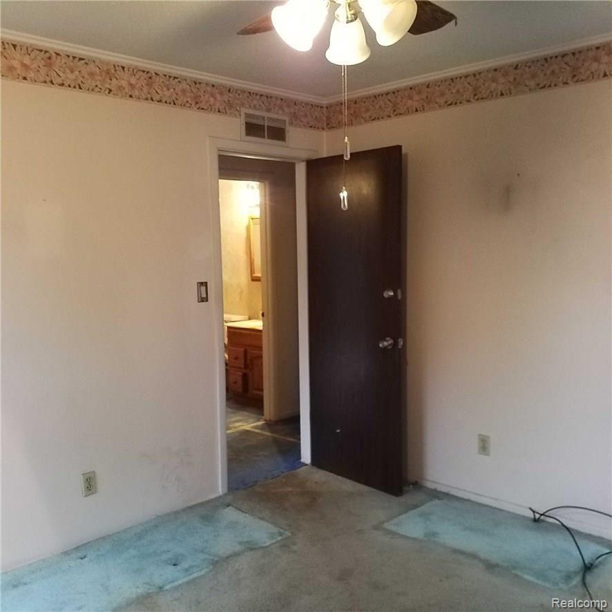 433 Hemphill Road Flint, MI 48507 - Photo 12 of 22 20171121_162442.jpg