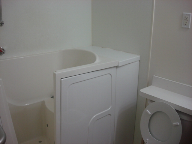 601 Catlin Street Ottawa, IL 61350 - Photo 11 of 29 a utility room with dryer and washer