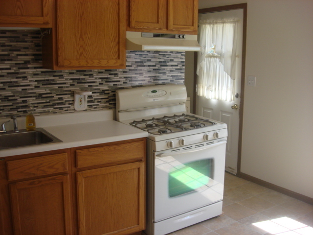 601 Catlin Street Ottawa, IL 61350 - Photo 15 of 29 a kitchen with appliances a sink and cabinets