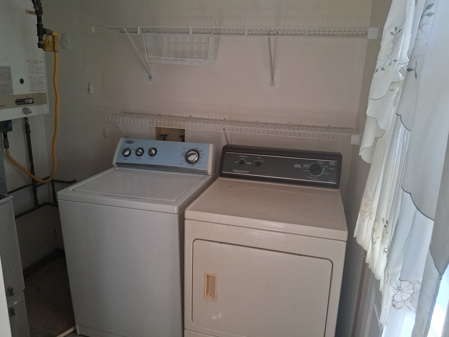 601 Catlin Street Ottawa, IL 61350 - Photo 20 of 29 a utility room with dryer and washer