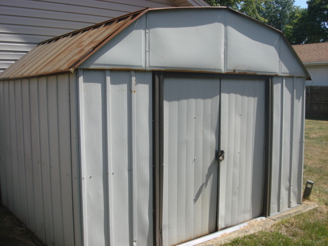 601 Catlin Street Ottawa, IL 61350 - Photo 24 of 29 a backyard of a house