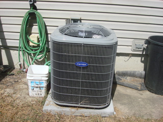 601 Catlin Street Ottawa, IL 61350 - Photo 25 of 29 a bathroom with a sink and a mirror