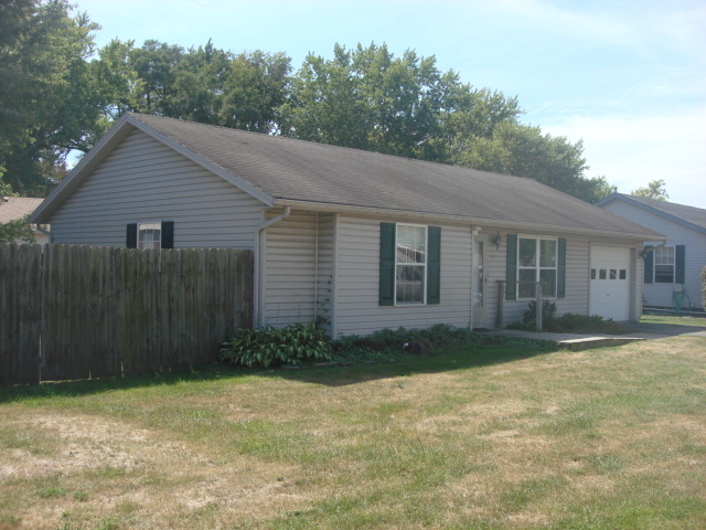 601 Catlin Street Ottawa, IL 61350 - Photo 29 of 29 a view of a house with a yard and garage