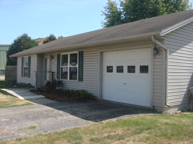 601 Catlin Street Ottawa, IL 61350 - Photo 3 of 29 a view of house with backyard and glass windows