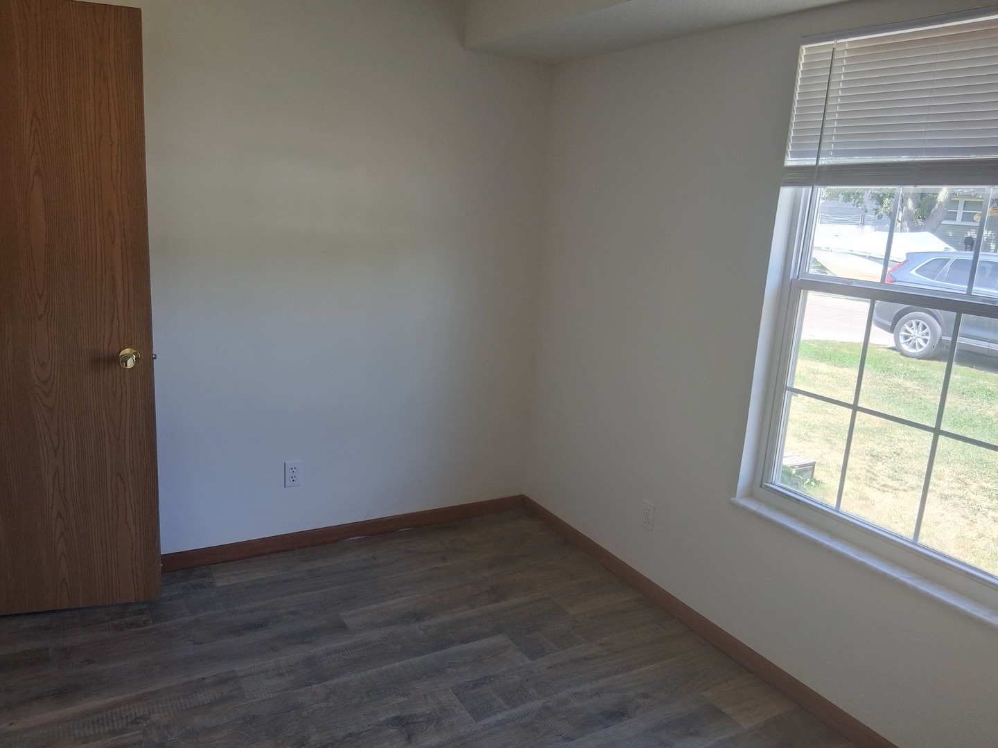601 Catlin Street Ottawa, IL 61350 - Photo 6 of 29 an empty room with wooden floor and windows