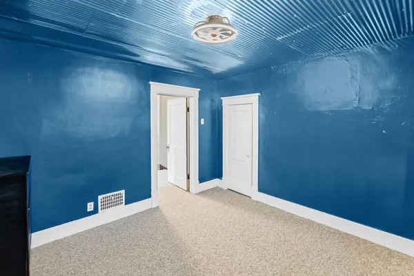 en empty room with windows