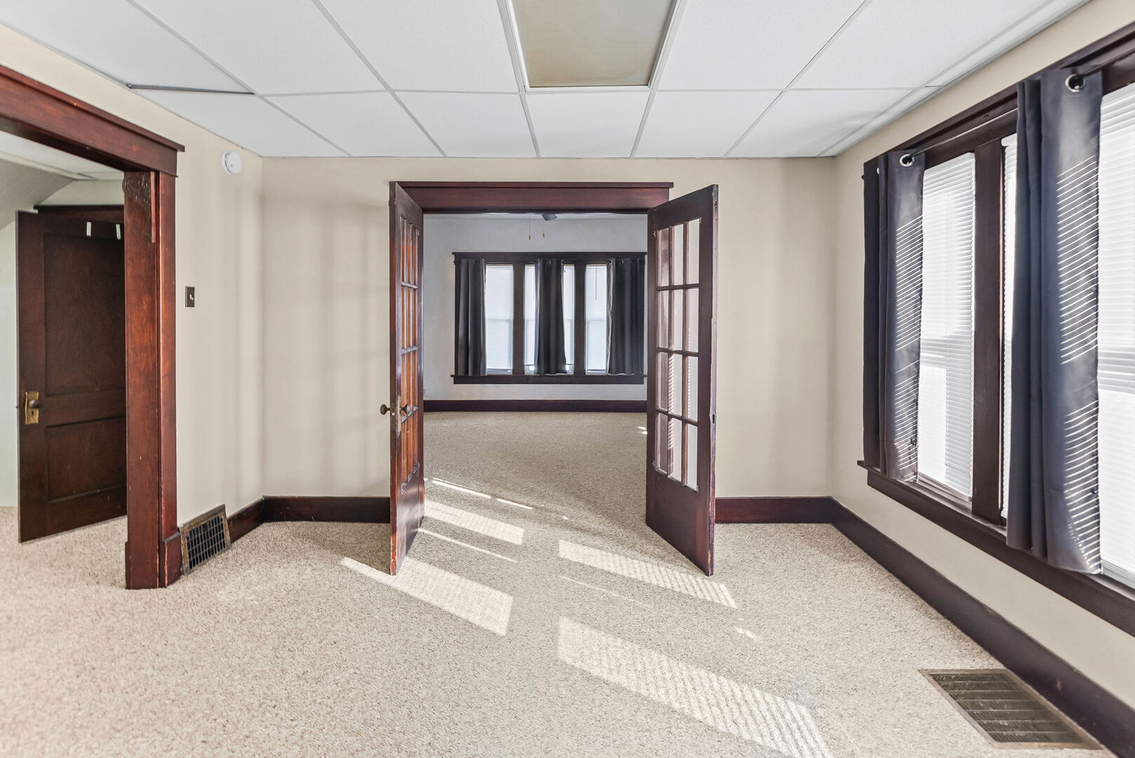 527 East 4th Street Centralia, IL 62801 - Photo 8 of 39 a view of entryway