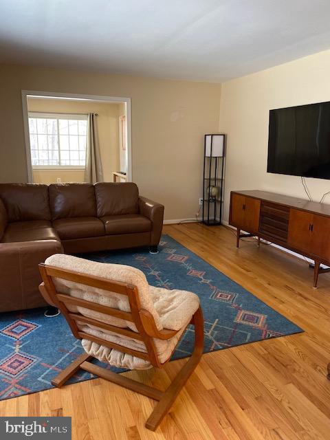 8777 Hunt Trail Warrenton, VA 20187 - Photo 10 of 13 Living area