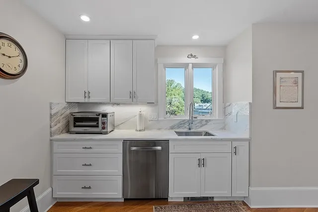 $4,750 | 2 School Street, Unit R2, Manchester, MA 01944