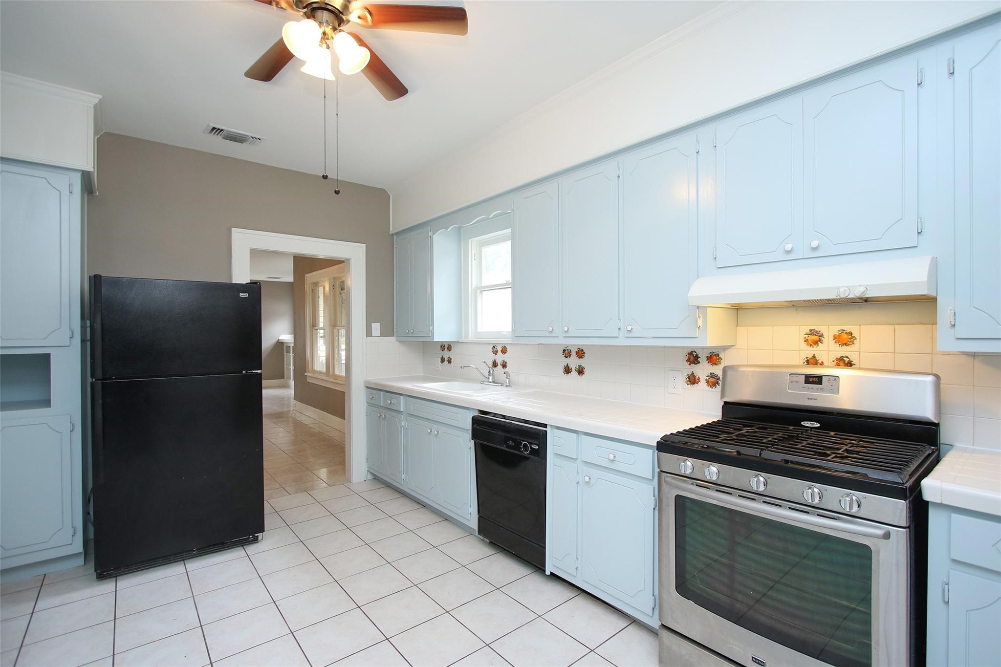 1127 Walling Street Houston, TX 77009 - Photo 7 of 23 a kitchen with a stove cabinets and refrigerator