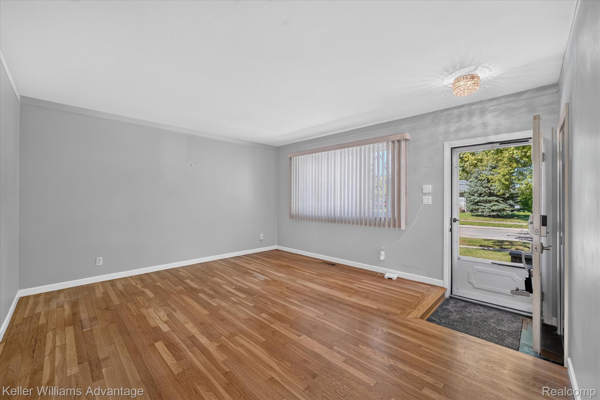 31428 Hartwick Drive Warren, MI 48088 - Photo 7 of 40 08-31428-Hartwick-Dr-Warren-WindowStill.jpg