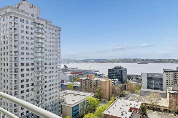 $4,395 | 2600 2nd Avenue, Unit 1604, Seattle, WA 98121