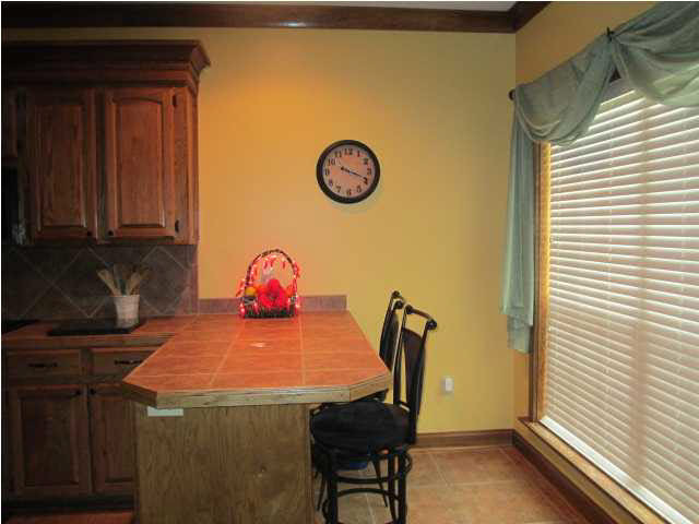 2228 Cleary Road Florence, MS 39073 - Photo 8 of 19 Breakfast Bar