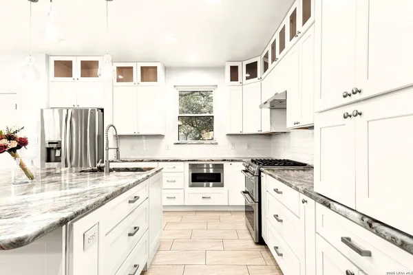 $600,000 | 2854 Lakehills Street, San Antonio, TX 78251