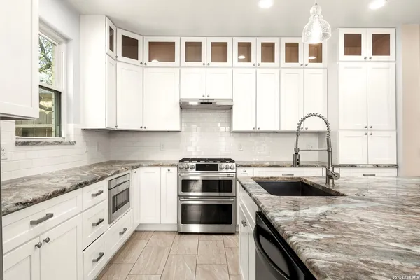 $600,000 | 2854 Lakehills Street, San Antonio, TX 78251