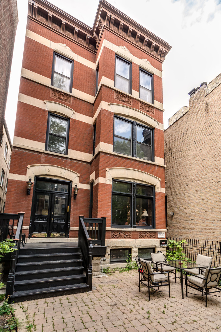 616 West Surf Street, Unit 3 Chicago, IL 60657 - Photo 1 of 22
