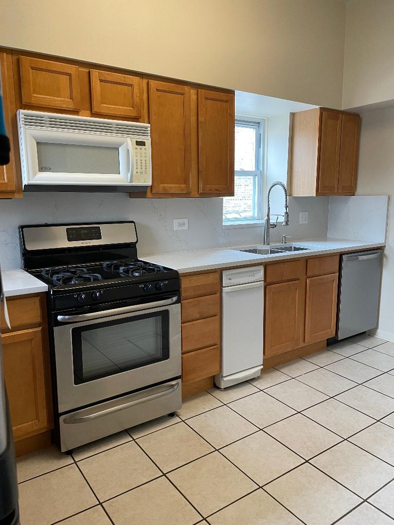 616 West Surf Street, Unit 3 Chicago, IL 60657 - Photo 9 of 22