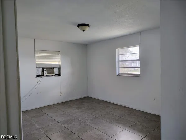 $1,100 | 1722 Maple Drive, Fort Myers, FL 33907