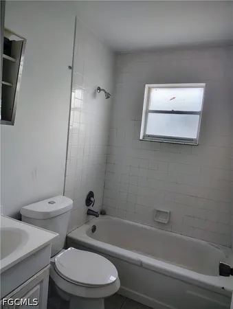 $1,100 | 1722 Maple Drive, Fort Myers, FL 33907