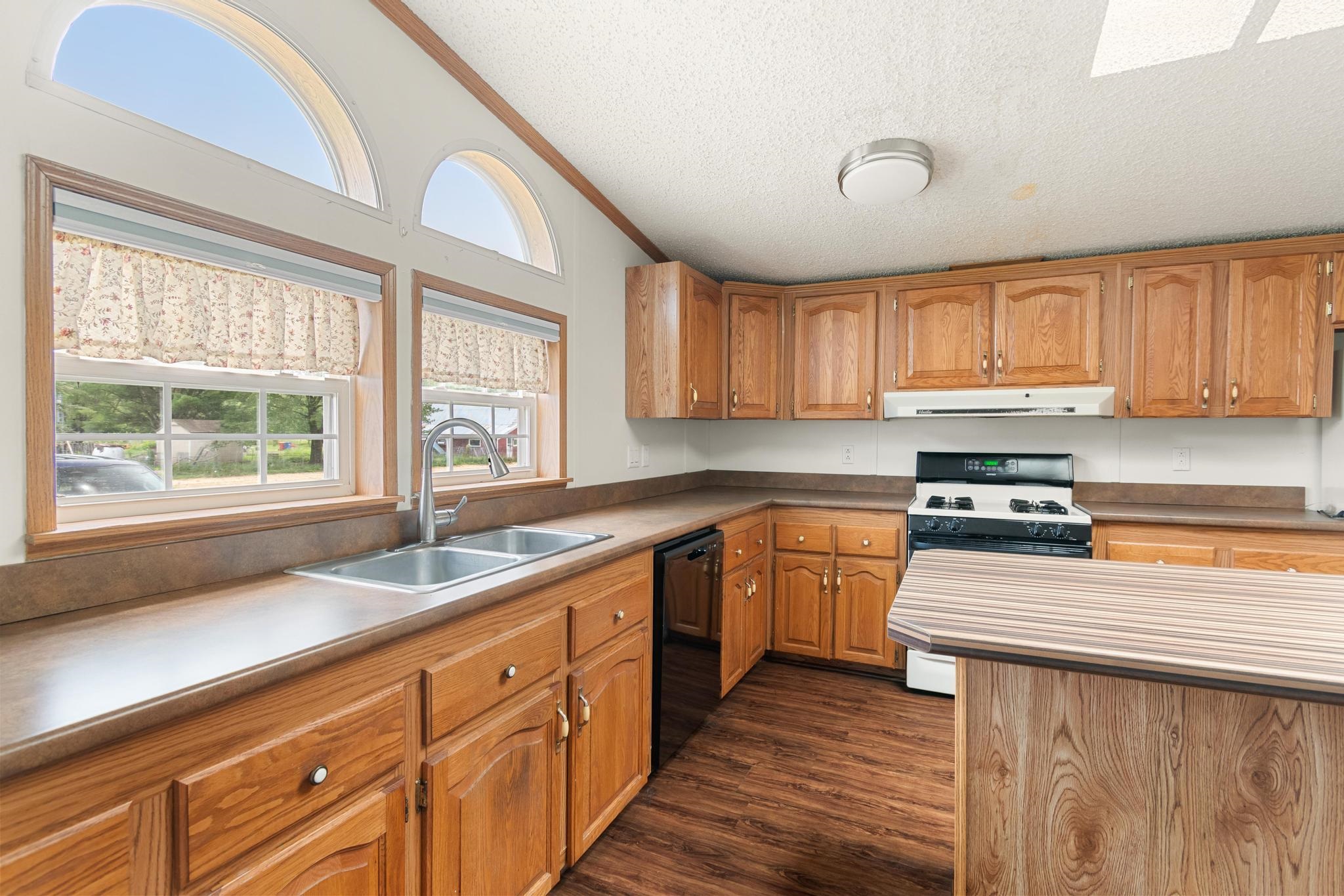 425 Mountain View Road Williston, VT 05495 - Photo 9 of 46 Gallery Image 9