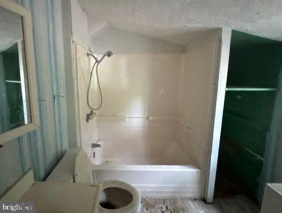 6090 Falls Road Baltimore, MD 21209 - Photo 4 of 9 Bathroom