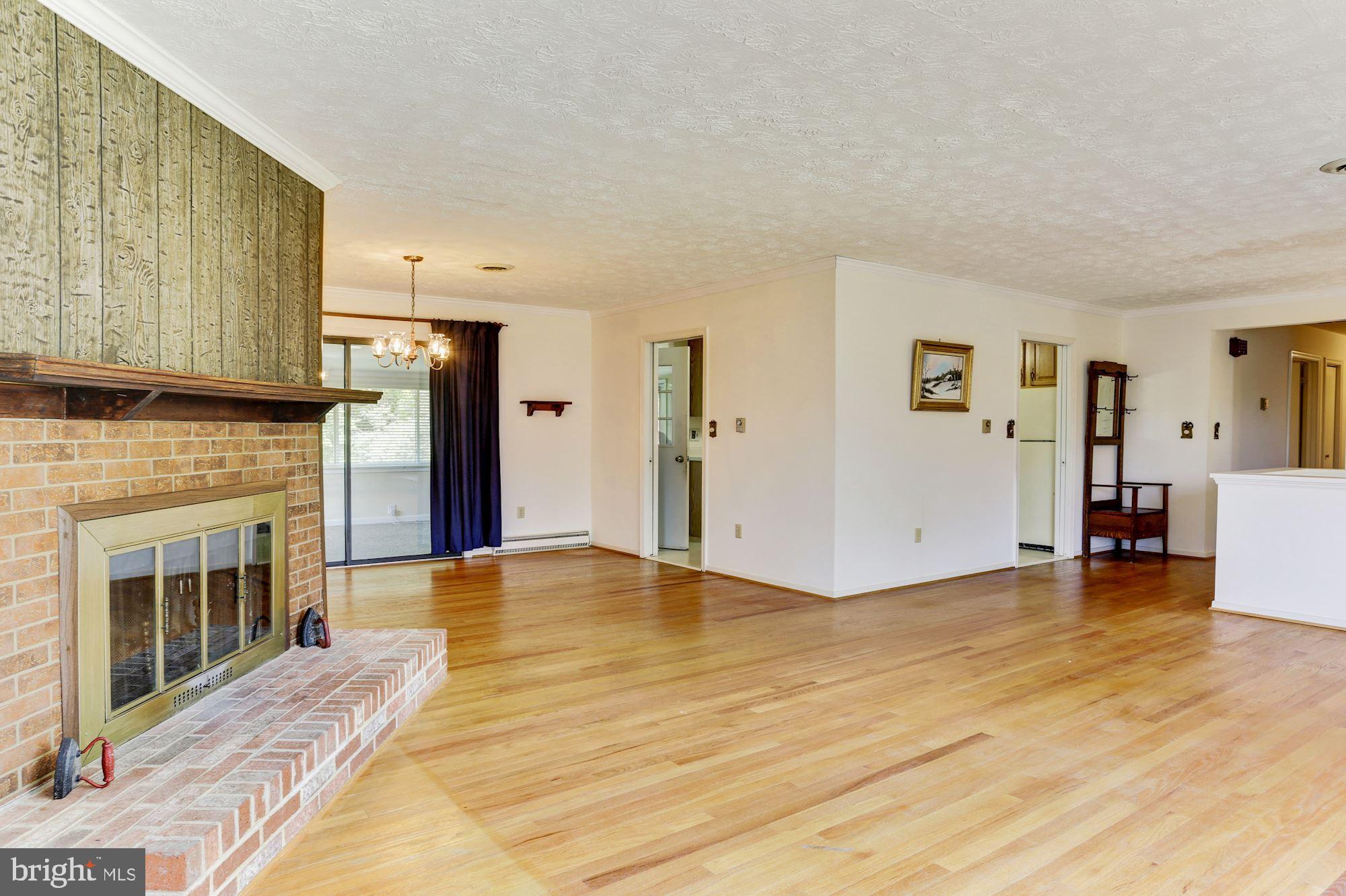 7010 Deer Valley Road Highland, MD 20777 - Photo 4 of 37 Living Room