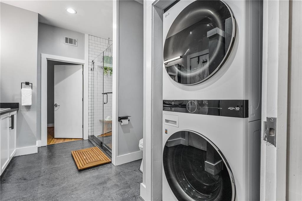 1029 Piedmont Avenue Northeast, Unit 303 Atlanta, GA 30309 - Photo 25 of 44 a view of livingroom with washer and dryer