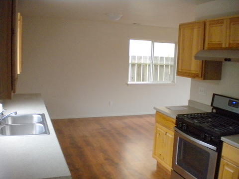 65 Ash Street Rio Dell, CA 95562 - Photo 6 of 14 Dining area