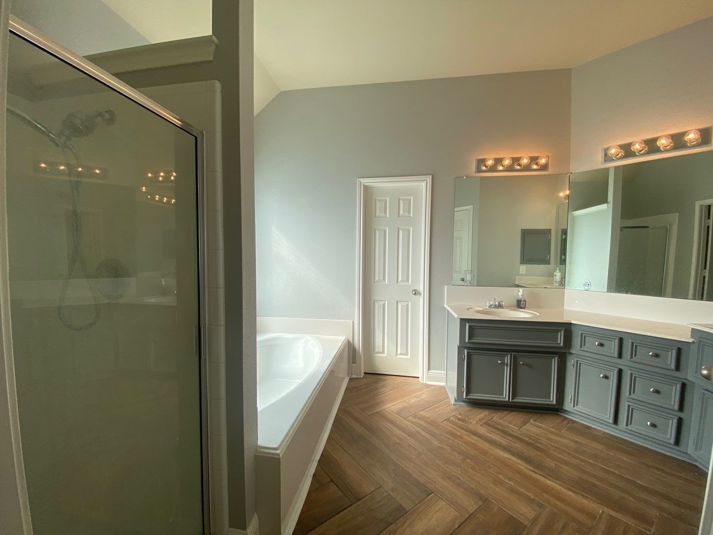 2101 Crestwind Court Pearland, TX 77584 - Photo 21 of 41 a spacious bathroom with a tub sink shower and mirror