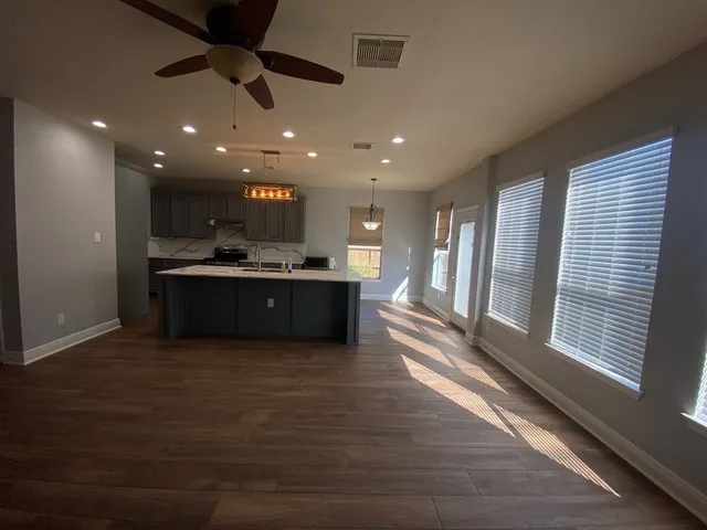 $2,650 | 2101 Crestwind Court, Pearland, TX 77584