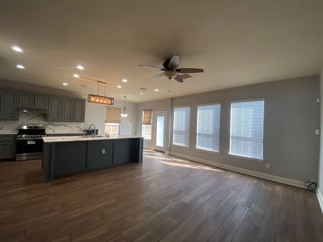 $2,650 | 2101 Crestwind Court, Pearland, TX 77584