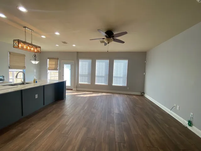 $2,650 | 2101 Crestwind Court, Pearland, TX 77584