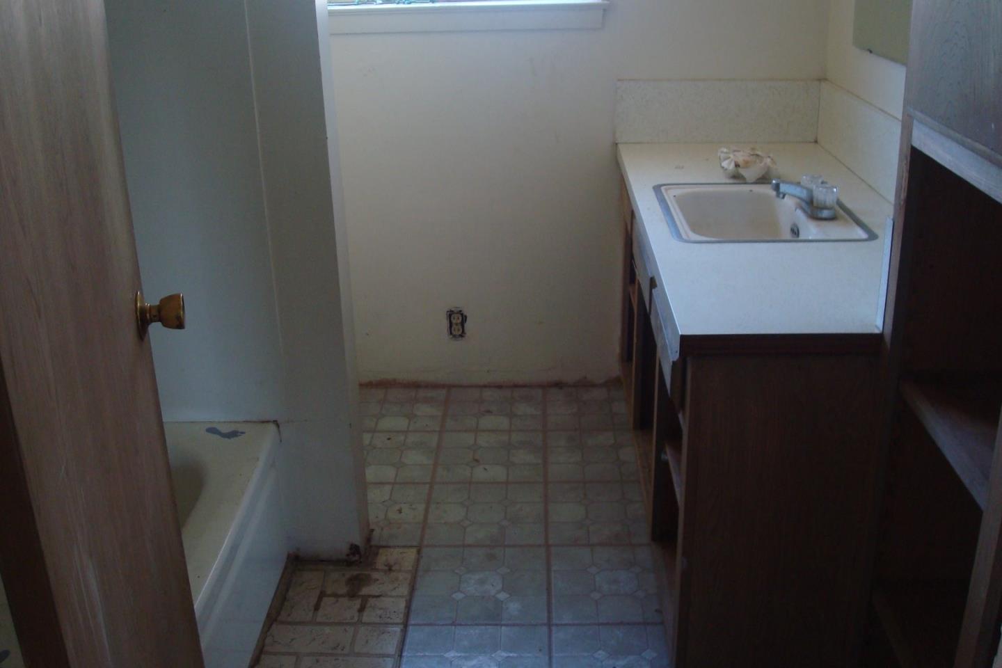 59 Russell Road, Unit A Salinas, CA 93906 - Photo 11 of 16 Gallery Image 11