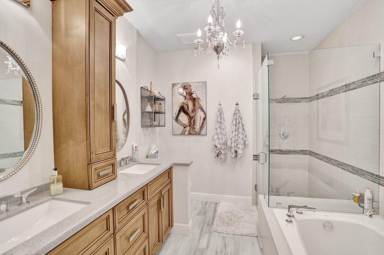 22697 Meridiana Drive Boca Raton, FL 33433 - Photo 17 of 35 Master Bath
