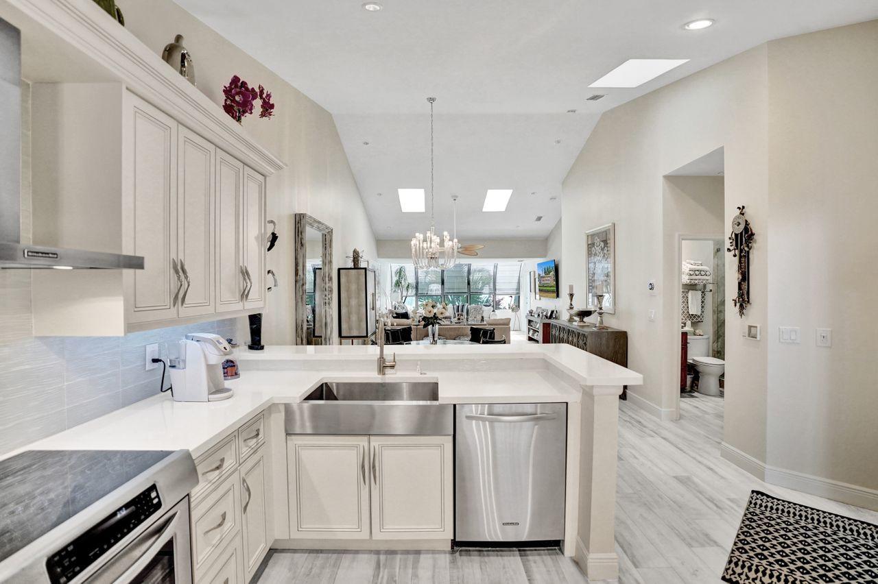 22697 Meridiana Drive Boca Raton, FL 33433 - Photo 3 of 35 Kitchen