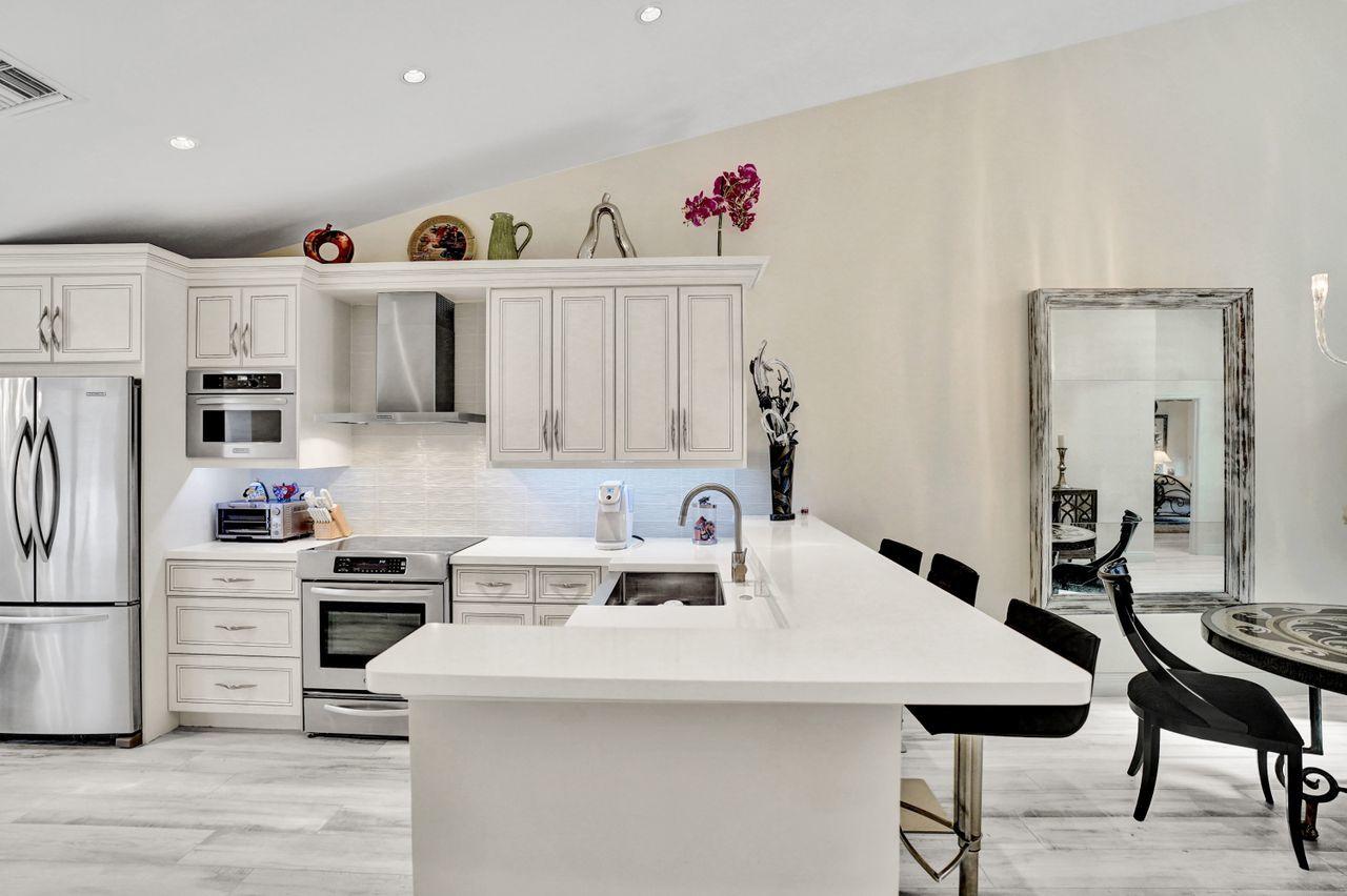 22697 Meridiana Drive Boca Raton, FL 33433 - Photo 4 of 35 Kitchen
