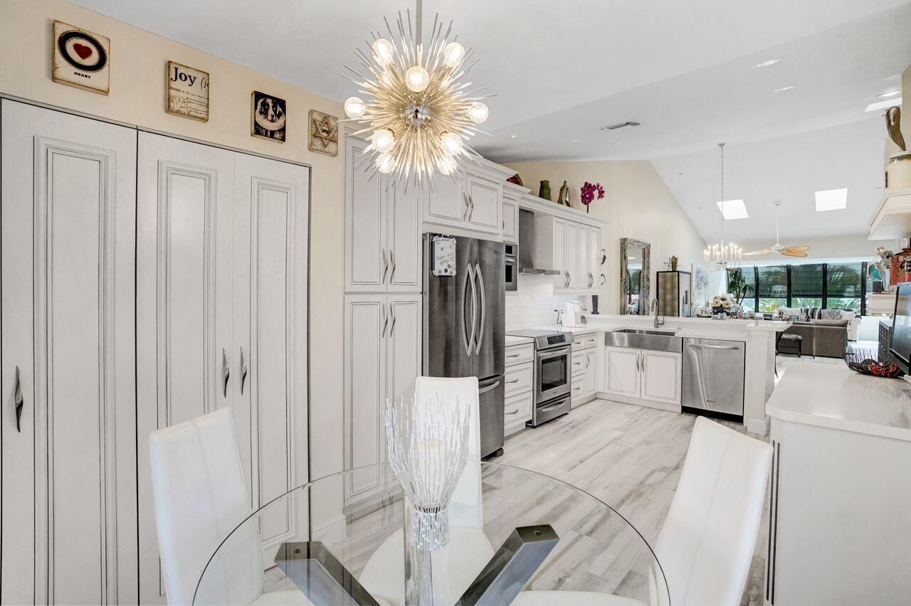22697 Meridiana Drive Boca Raton, FL 33433 - Photo 5 of 35 Kitchen