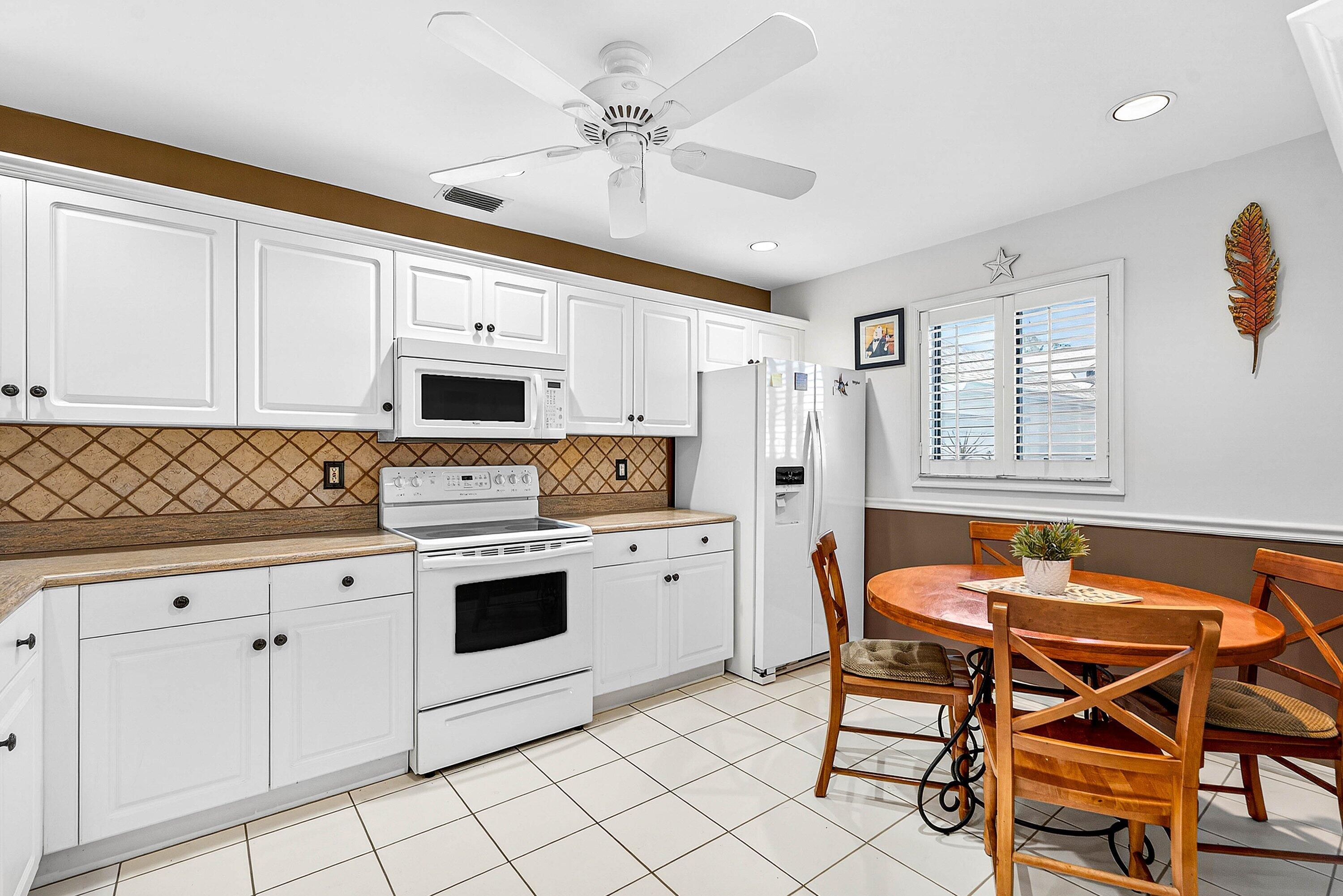 6163 Southeast Georgetown Place Hobe Sound, FL 33455 - Photo 11 of 59 kitchen