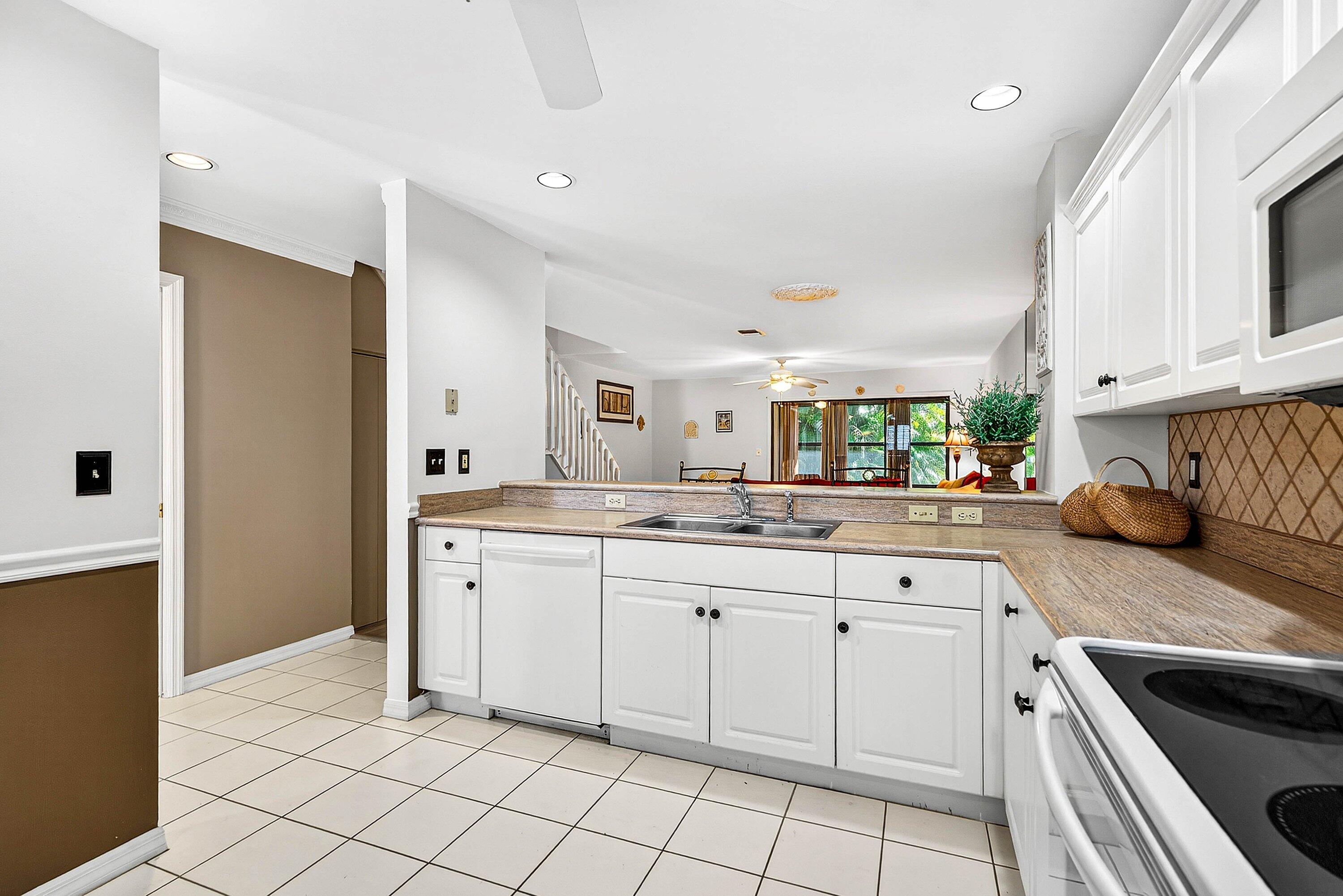 6163 Southeast Georgetown Place Hobe Sound, FL 33455 - Photo 13 of 59 kitchen