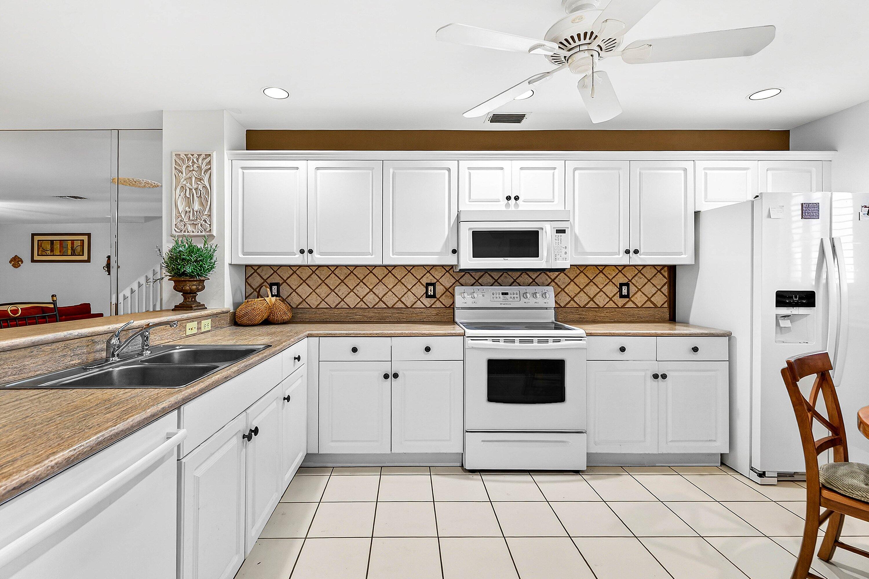 6163 Southeast Georgetown Place Hobe Sound, FL 33455 - Photo 5 of 59 kitchen