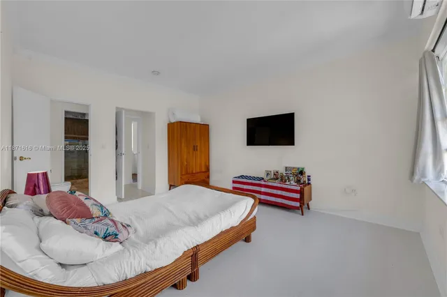 $265,000 | 4710 Pine Tree Drive, Unit 26, Miami Beach, FL 33140