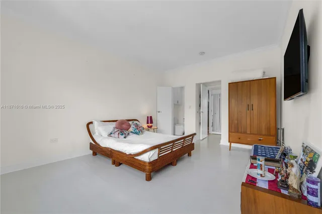 $265,000 | 4710 Pine Tree Drive, Unit 26, Miami Beach, FL 33140