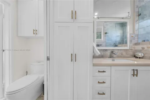 $265,000 | 4710 Pine Tree Drive, Unit 26, Miami Beach, FL 33140