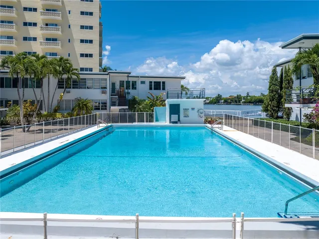 $265,000 | 4710 Pine Tree Drive, Unit 26, Miami Beach, FL 33140