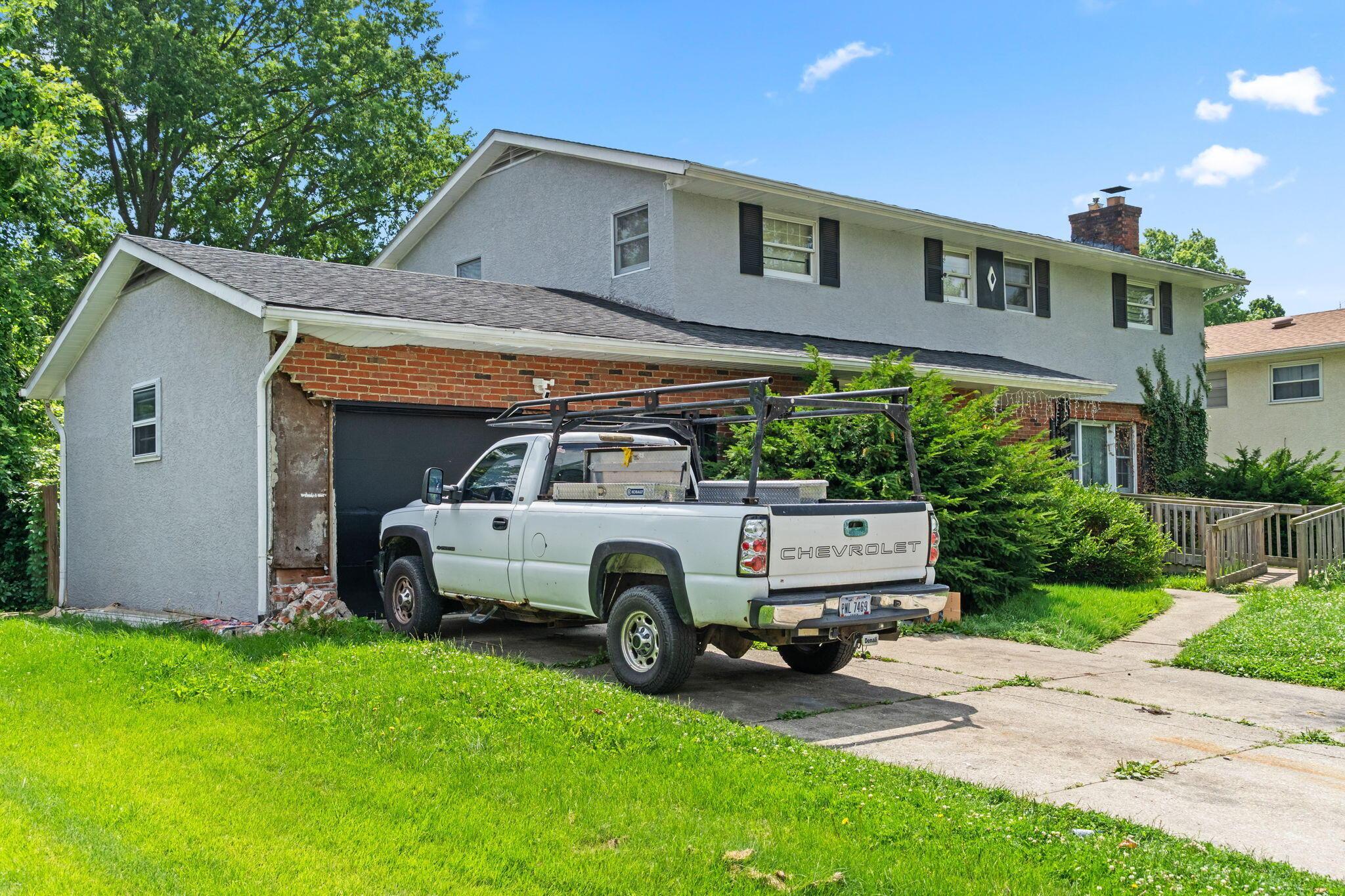 1394 Yorktown Road Columbus, OH 43232 - Photo 2 of 6 2-web-or-mls-DSC07468-2