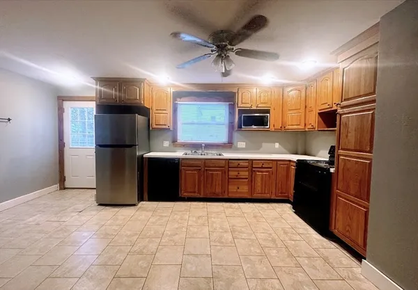 $2,700 | 190 North Main Street, Unit 1, Middleboro, MA 02346