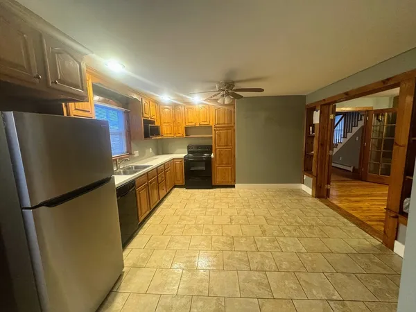 $2,700 | 190 North Main Street, Unit 1, Middleboro, MA 02346