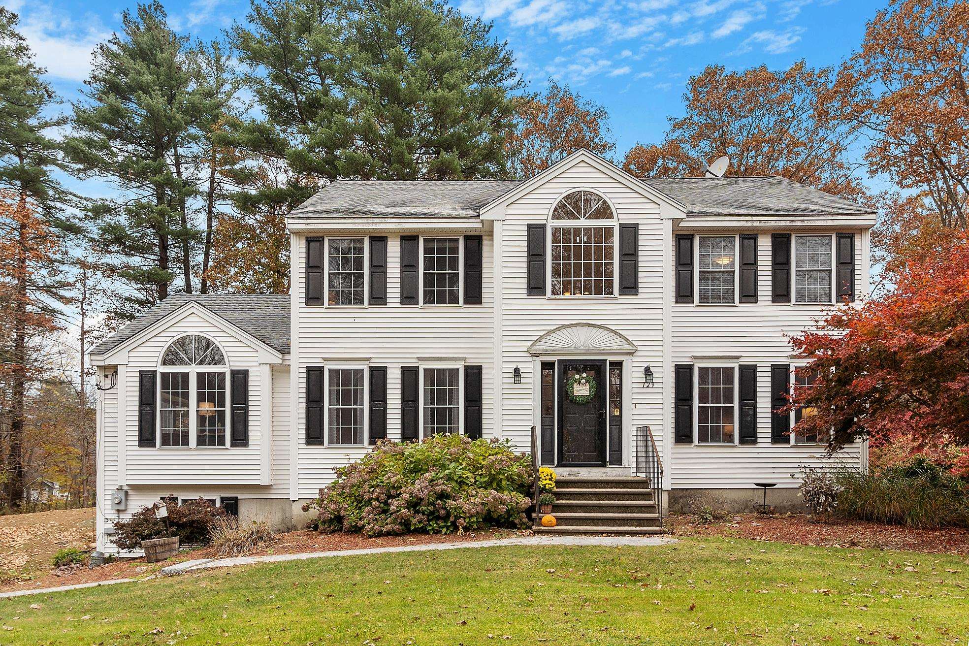 129 Dutton Road Pelham, NH 03076 - Photo 1 of 40